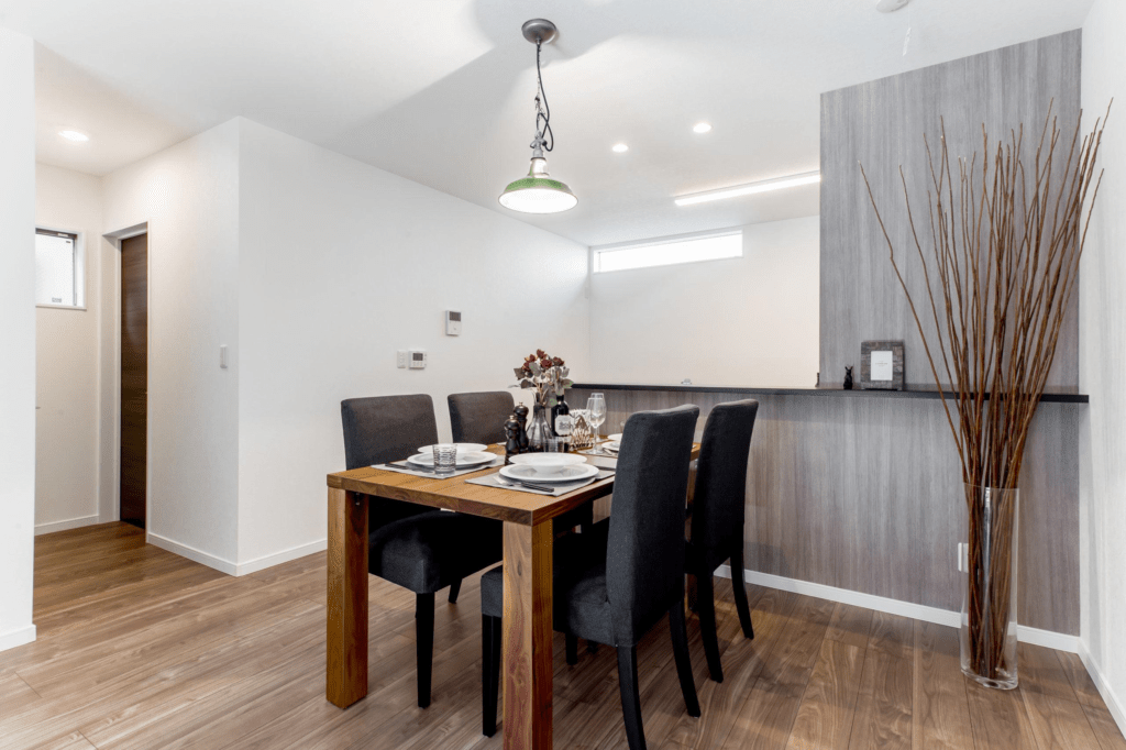 グレー✕ホテルライクなリビングが人気の理由とは