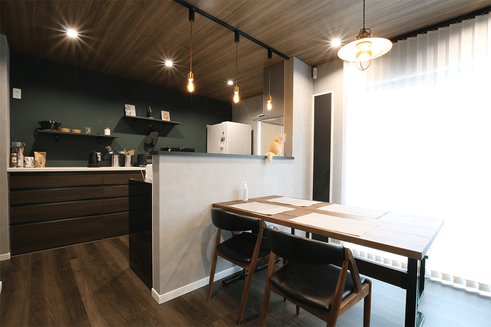 グレーをベースにアクセントカラーを取り入れる