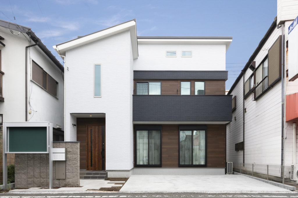 かっこいいビルトインガレージのある暮らし 東京でスタイリッシュな設計アイデア Nexthouse 自由設計の注文住宅を建てるなら